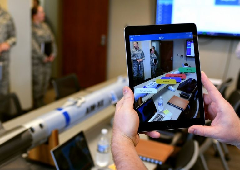 √ Augmented Reality : Pengertian, Tujuan, Manfaat, Alat dan Prinsip Kerja Terlengkap