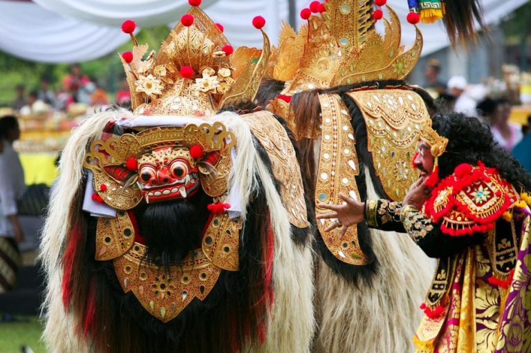 √ Seni Tradisional : Pengertian, Ciri, Jenis, Fungsi dan Cabang Terlengkap