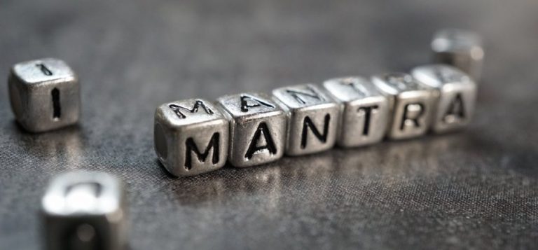 √ Mantra : Pengertian, Jenis, Ciri dan Contoh Terlengkap