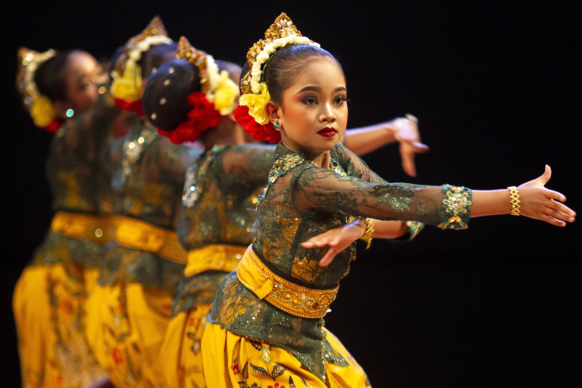 Tari Jaipong (Jawa Barat)
