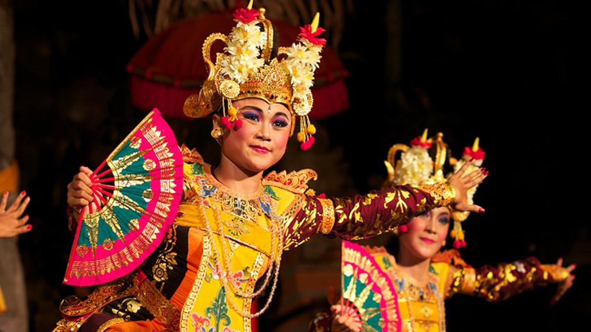 Tari Legong (Bali)