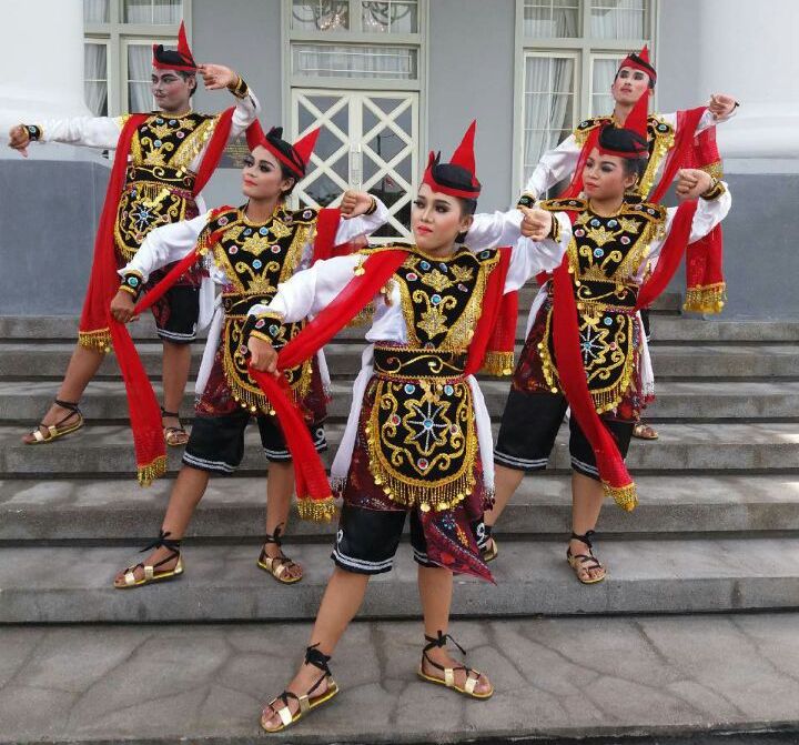 Tari Taledhek (Jawa Timur)